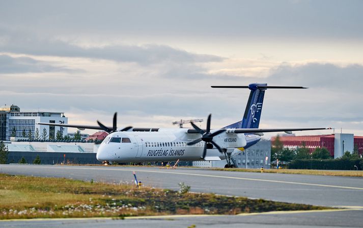 Hópurinn átti bókað flug með Flugfélagi Íslands, sem nú heitir Air Iceland Connect.