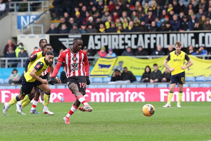 Habib Diarra skorar sigurmark Sunderland af vítapunktinum.