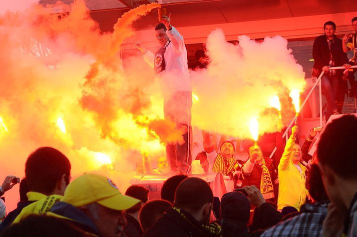 Stuðningsmenn Fenerbahce eru yfirleitt hressari en þeir voru í kvöld. 