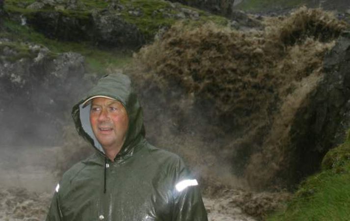 Sigurður Baldursson bóndi hefur áhyggjur af flúormengun í Reyðarfirði.