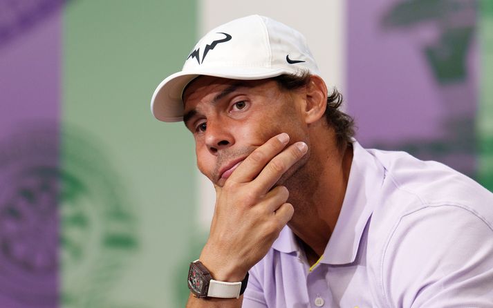 Rafael Nadal þurfti að taka erfiða ákvörðun í dag. 