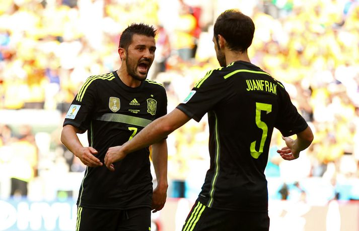 Atlético-mennirnir David Villa og Juanfran fagna marki þess fyrrnefnda.