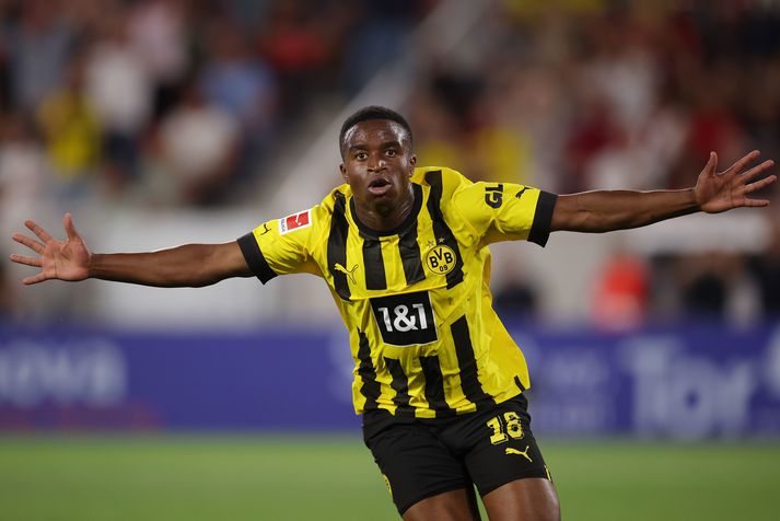 Hinn 17 ára Youssoufa Moukoko átti stóran þátt í endurkomu Dortmund.