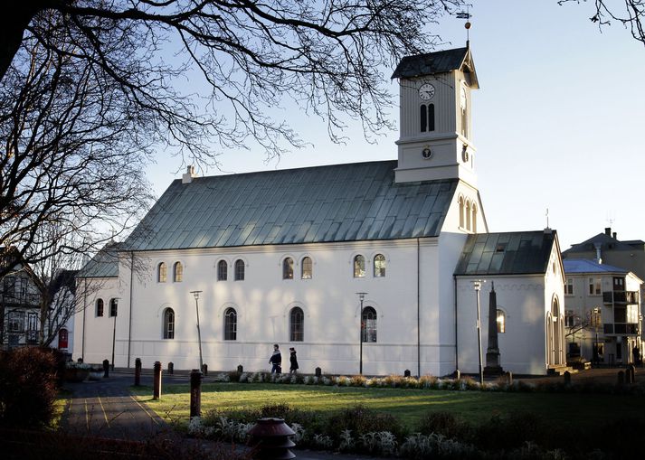 Sóknarnefnd Dómkirkjunnar kærði í sumar byggingarleyfi vegna hótelsins til úrskurðarnefndar umhverfis- og auðlindamála.