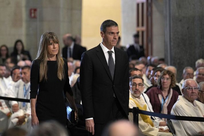 Pedro Sánchez, forsætisráðherra Spánar, með Begoñu Gómez, umsetinni eiginkonu sinni.
