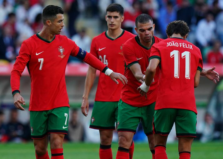 Joao Felix opnaði reikninginn og Ronaldo bætti tveimur mörkum við í seinni hálfleik.