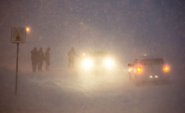 Myndin er tekin á Akureyri í óveðri þar fyrir nokkrum árum.