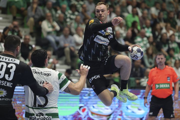 Mathias Gidsel naut sín í botn í Lissabon í kvöld og skoraði þrettán mörk fyrir framan græna stúku.