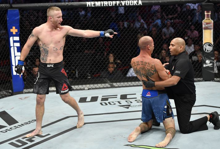 Justin Gaethje ósáttur með dómarann.