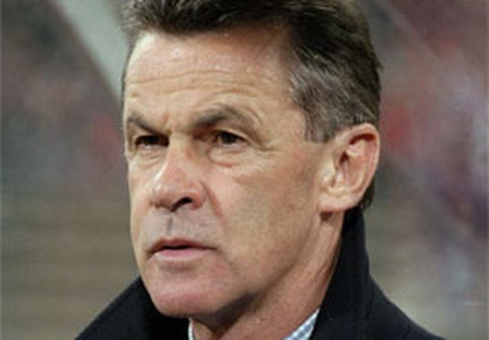 Sagt er að Ottmar Hitzfeld hitti forráðamenn Newcastle að máli á Englandi í dag