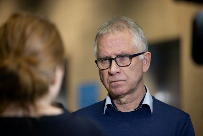 Þórólfur Guðnason vill ekki ræða tillögur sínar en segir þó, í ljósi umræðunnar, að hann leggi ekki til að fella niður einangrun fólks með Covid-19.