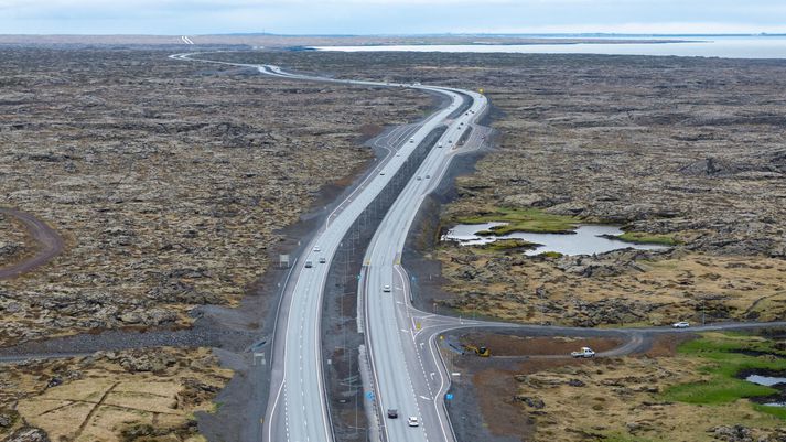 Eftirför lögreglu hófst á Reykjanesbraut og endaði í Reykjanesbæ. 
