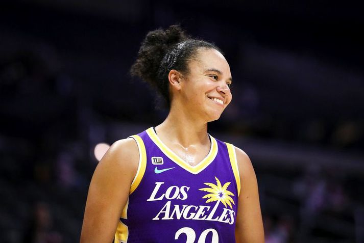 Kristi Toliver er að spila með Los Angeles Sparks í WNBA deildinni.