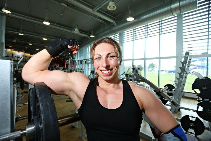 Ragnhildur Gyða Magnúsdóttir kann vel við sig í bekkpressunni.	fréttablaðið/daníel