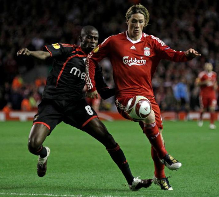 Fernando Torres í baráttunni í kvöld.