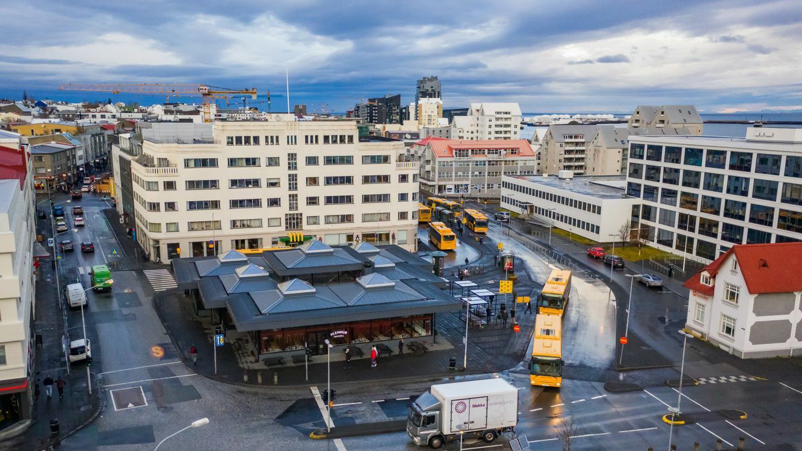 Strætó kveður Hlemm í bili - Vísir