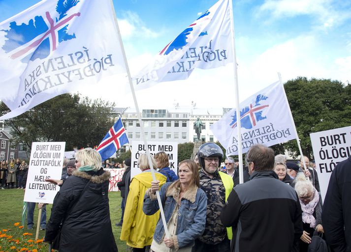 Kom í ljós að margar undirskriftanna voru með sömu rithönd og að meirihluti þeirra sem haft var samband við af meðmælendalistanum í gær hafi ekki kannast við undirskrift sína.