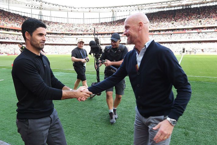 Mikel Arteta og Erik ten Hag hafa verið í afar ólíkum málum í ensku úrvalsdeildinni í vetur en eiga báðir möguleika á að ljúka leiktíðinni með titli.