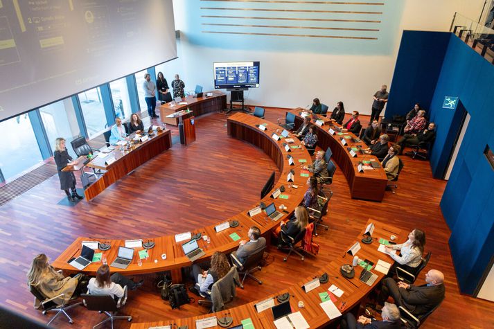 Það sem tilkynnt verður á blaðamannafundinum verður rætt frekar á fundi borgarstjórnar, sem hefst klukkan 12.