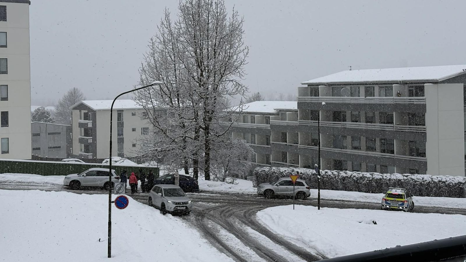 Um­ferðin gengur hægt en stóráfallalaust fyrir sig