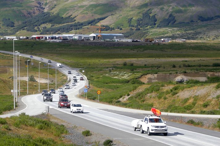 Í drögum að nýjum umferðarlögum er lagt til að hámarkshraði allra ökutækja verði samræmdur.