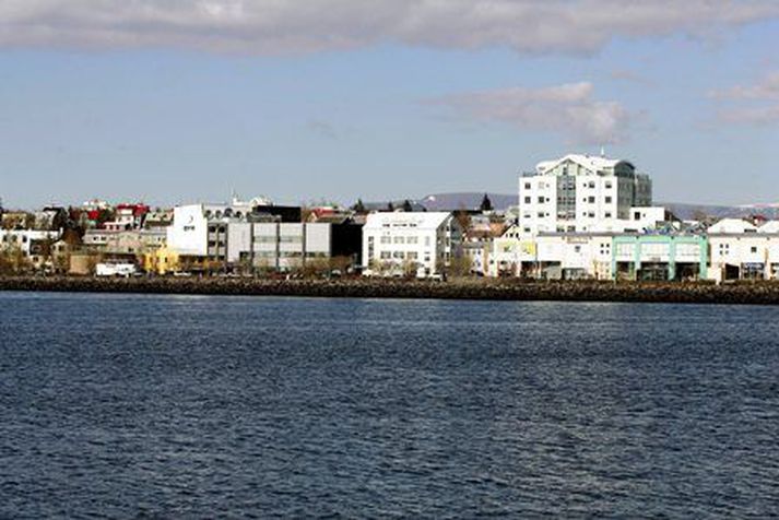 Vopnað rán var framið í Bakaríi við Melabraut í Hafnarfirði í dag.