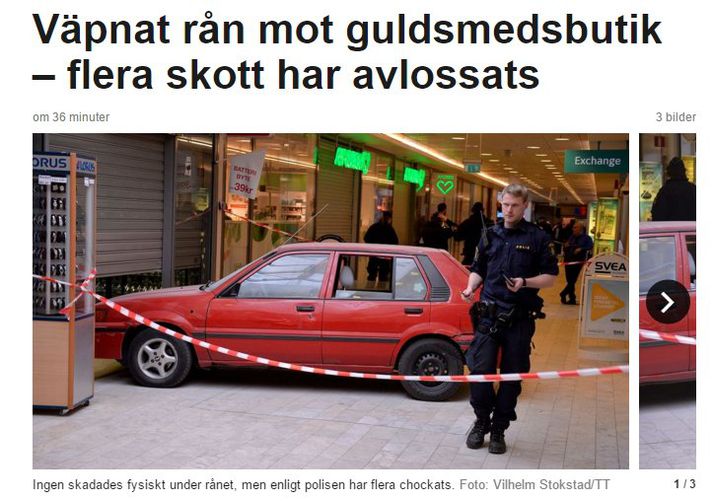 Mennirnir óku inn í verslunina á rauðum smábíl.