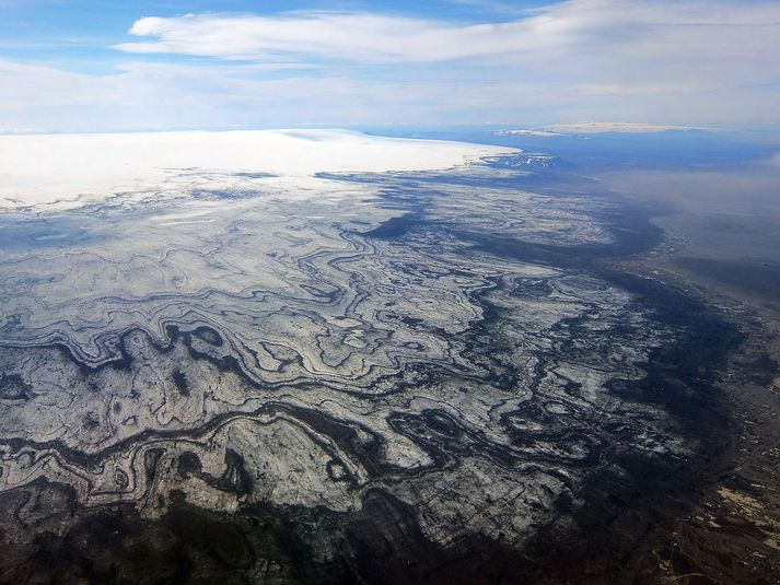 Dyngjujökull Kvikugangurinn undir jöklinum nær nú um 12 kílómetra norður úr jökulsporðinum.