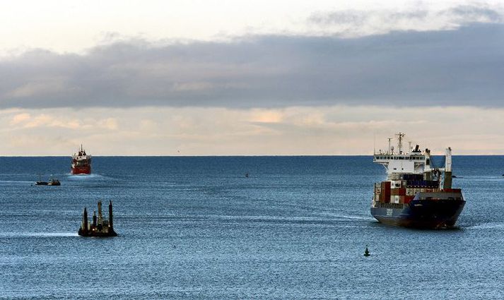 Samskip hafa keypt Arnarfell og Helgafell. Síðarnefnda skipið sést hér á mynd. 
