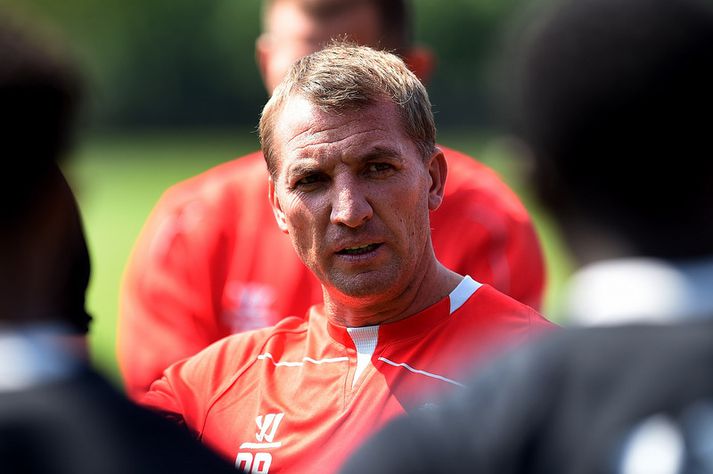 Brendan Rodgers ræðir við sína menn á æfingu Liverpool í Boston.