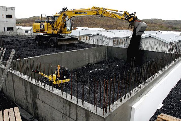 Sæmundarskóli rís. Skólinn er nefndur eftir Sæmundi fróða og á samkvæmt útboðslýsingu að vera 5.800 fermetar með íþróttahúsi. Áætlaður kostnaður árið 2007 var 1,6 milljarðar.Fréttablaðið/gva