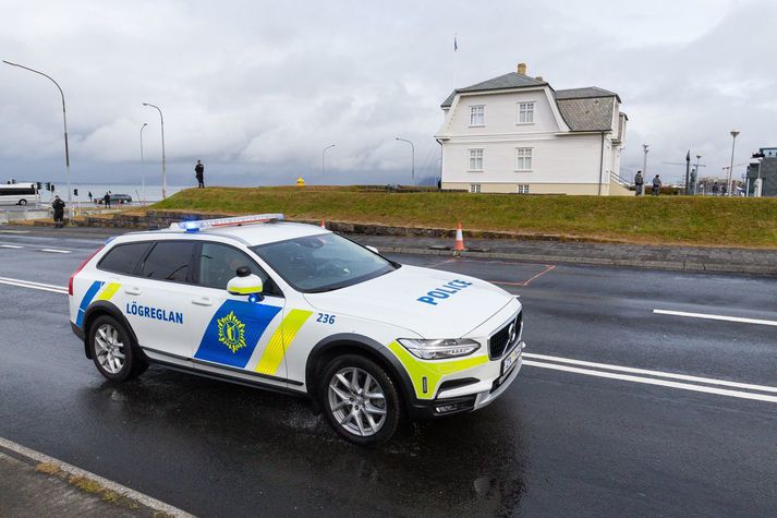 Lögregla hefur fylgst með umferð við grunnskóla undanfarið. 