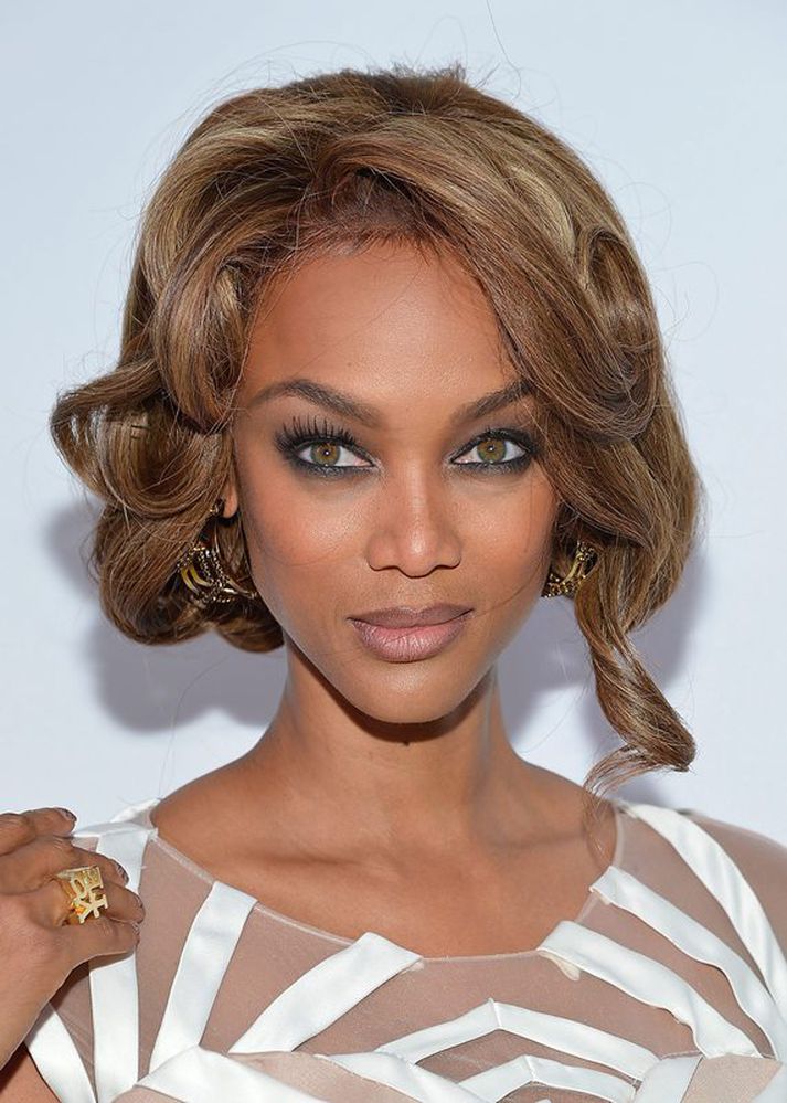 Tyra Banks bregður sér í gervi annarra fyrirsæta fyrir ljósmyndasýningu.
