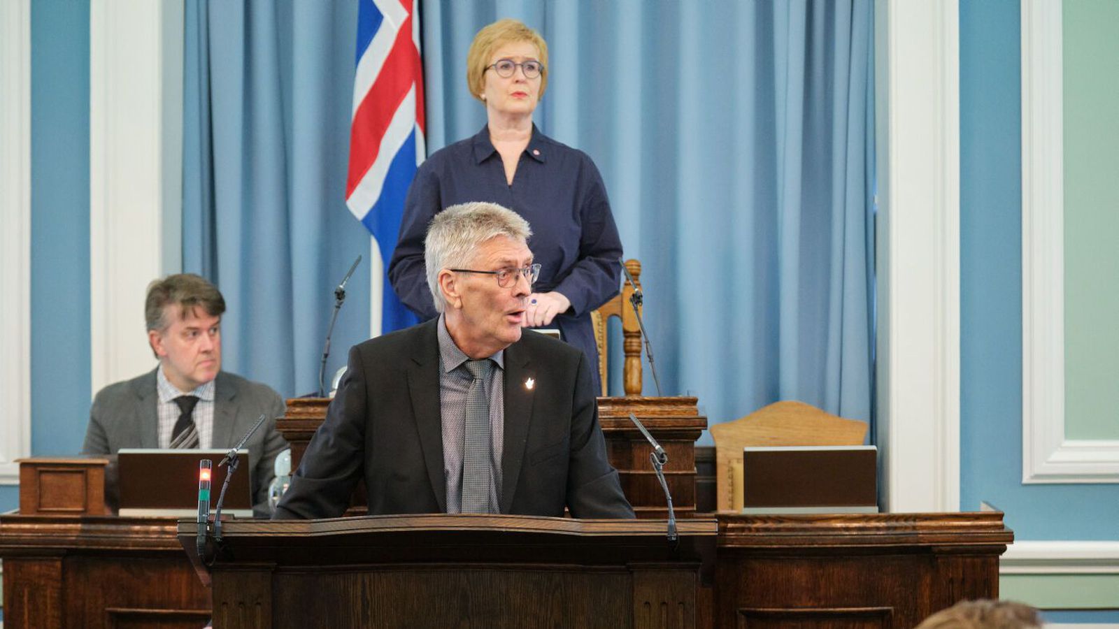 Leggur til reglur um „raf­rænan úti­vistartíma“