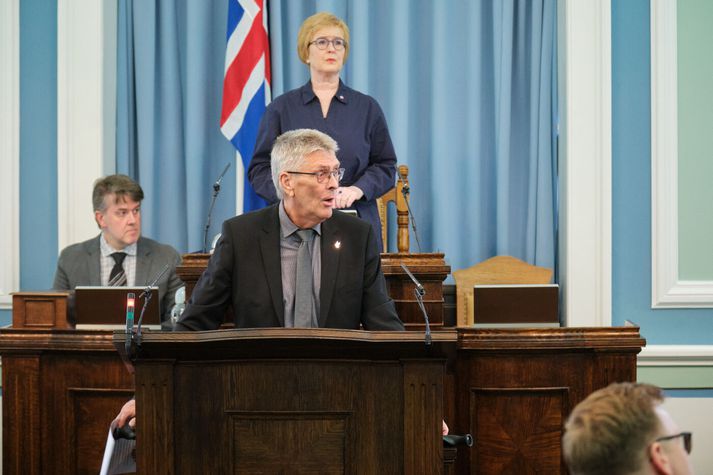 Guðmundur Ingi Kristinsson tekur undir tillögu um hækkun aldurstakmarks á samfélagsmiðlum.