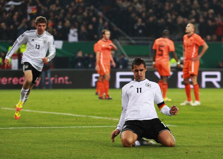 Klose var frábær í kvöld og hann fagnar hér marki sínu.