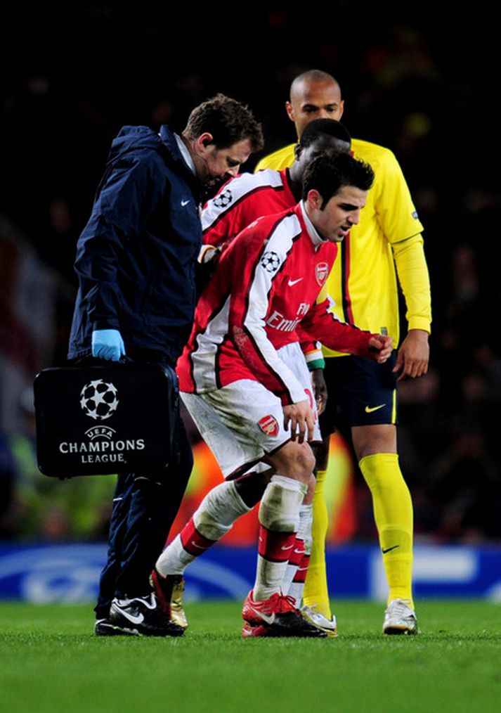 Fabregas haltrar af velli.