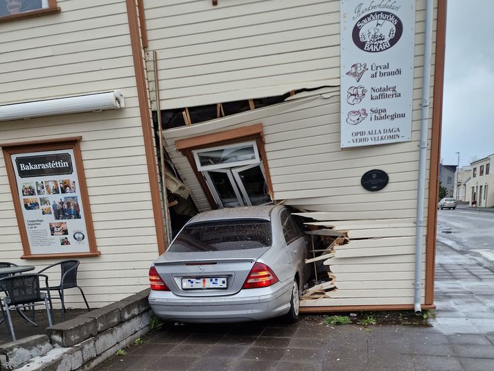 Daníel hefur ekki enn þá kært þjófnaðinn og skemmdirnar á bílnum sem er gerónýtur.