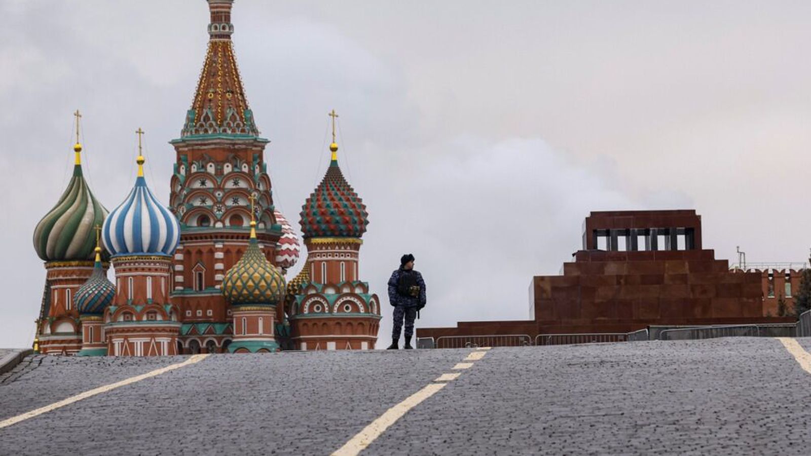 Tveir lög­reglu­menn sprengdir í loft upp