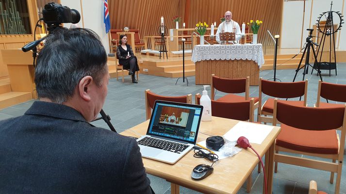 Guðsþjónusta í Breiðholtskirkju í morgun var tekin upp og streymt beint á samfélagsmiðla.