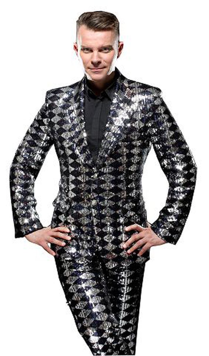 Páll Óskar Hjálmtýsson segir Eurovision hafa verið hommahátíð frá upphafi, ekkert eitt atriði eða viðburður hafi orðið til þess að hommar flykkjast á Eurovision, elta keppnina á röndum og haga sér svipað og boltabullur knattspyrnuliða þegar stóra stundin rennur upp.