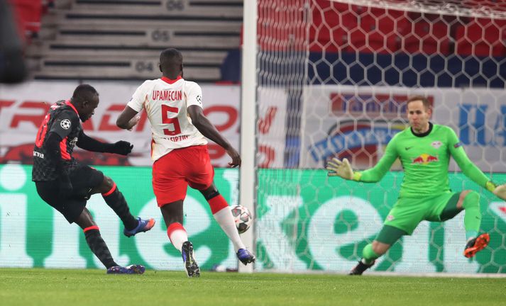 Sadio Mané kemur Liverpool í 0-2 í fyrri leiknum gegn Leipzig.