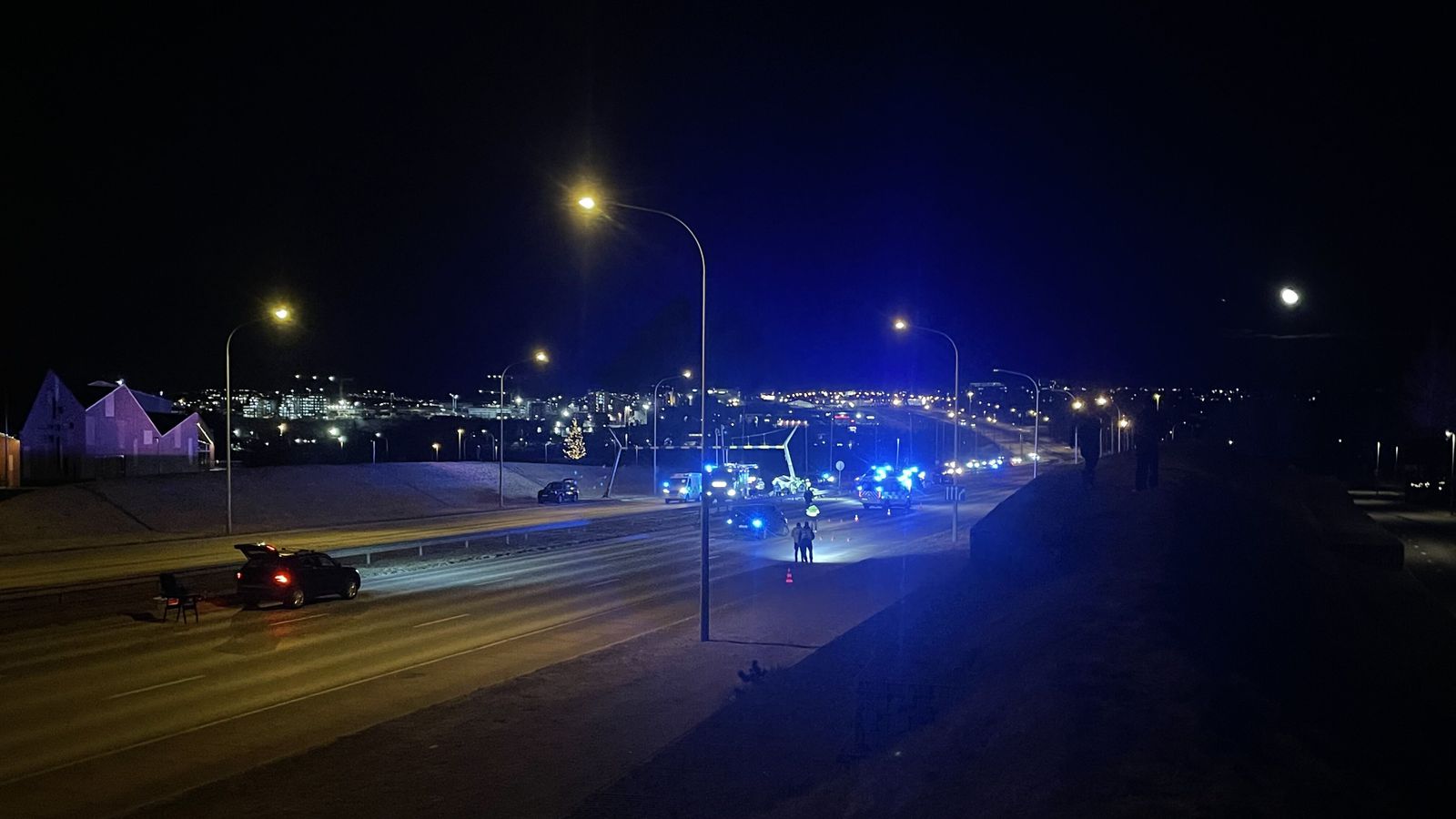 Loka fyrir um­ferð til að rann­saka bana­slys