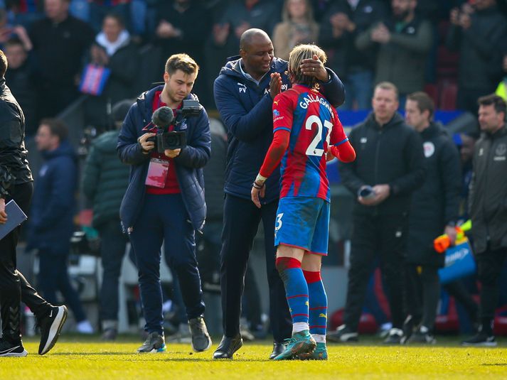 Patrick Vieira fagnar með Conor Gallagher.