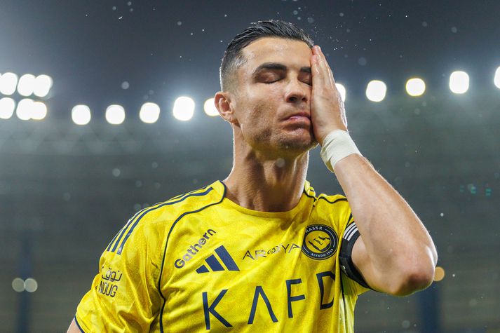 Cristiano Ronaldo leið ekki vel þegar hann var tekinn af velli.