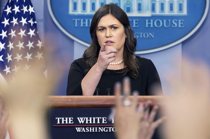 Sara Sanders stóð í ströngu í dag.