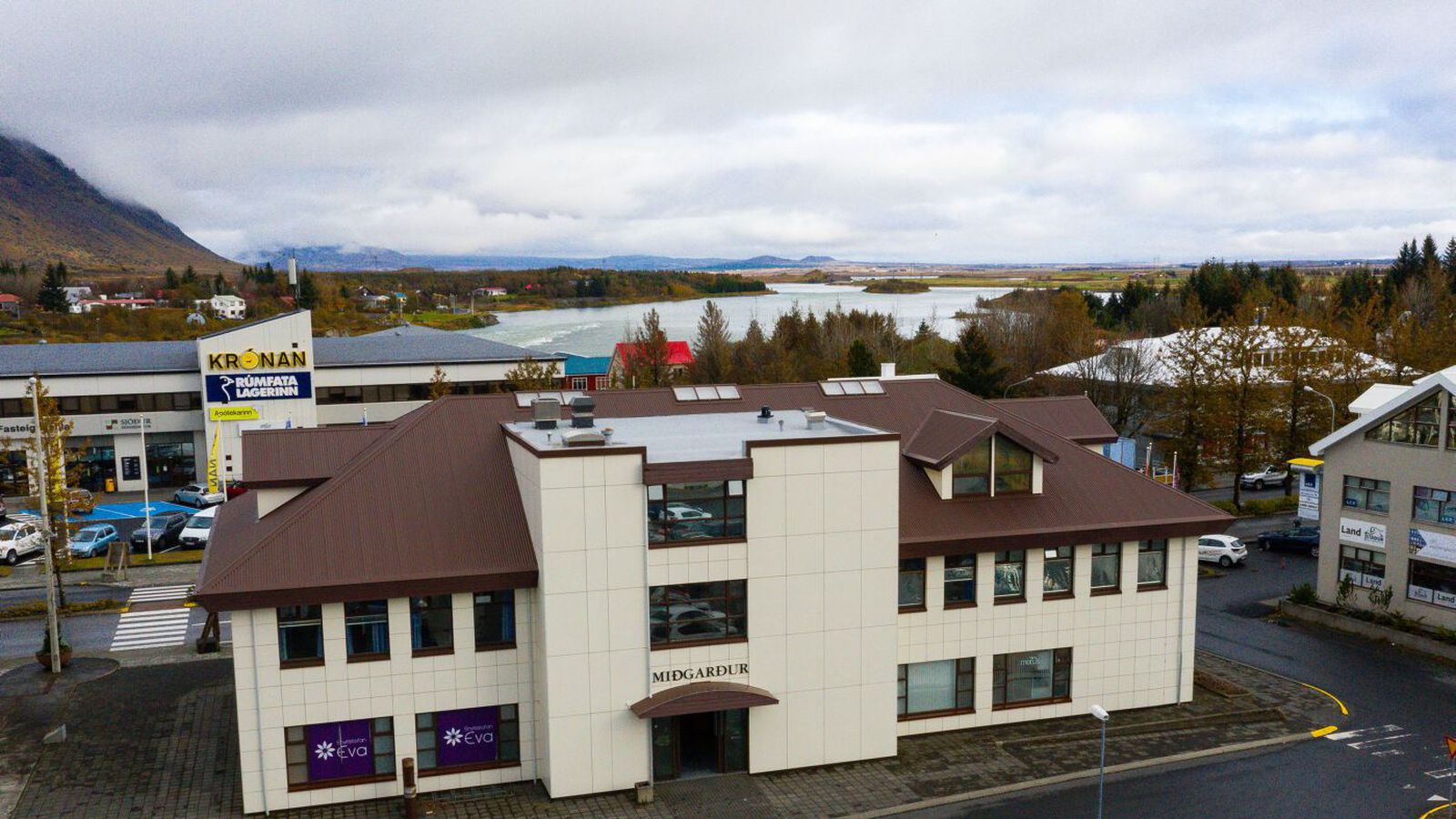 Kröfunni hafnað og starfs­mönnunum sleppt