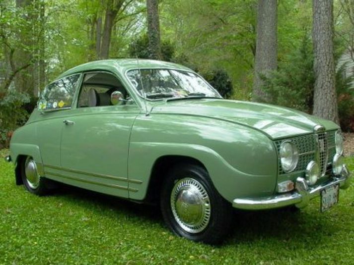 Saab bílar voru löngum sérstakir í útliti. Þetta er Saab 96.