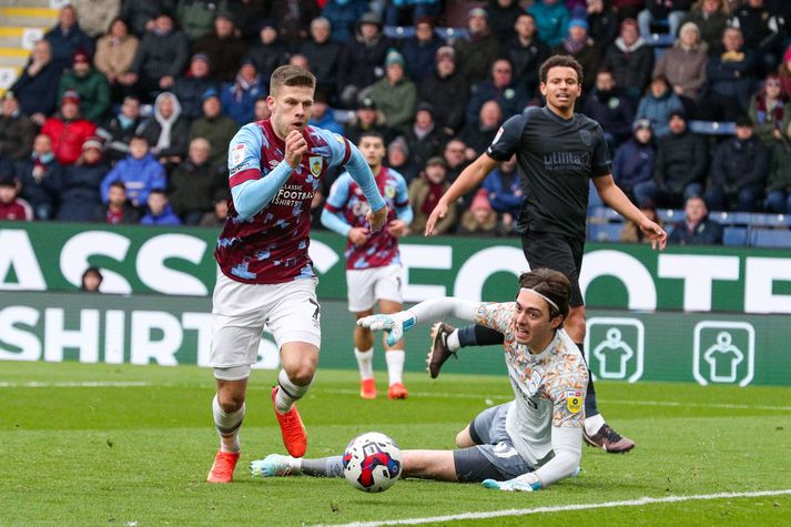 Jóhann Berg í leiknum gegn Huddersfield í dag.