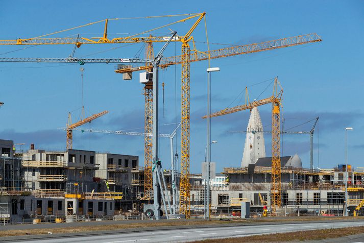 Framkvæmdir á Hlíðarenda í Reykjavík. Benóný gagnrýnir meðal annars að gengið hafi verið á Öskjuhlíð og Vatnsmýrina við þéttingu byggðar í borginni.